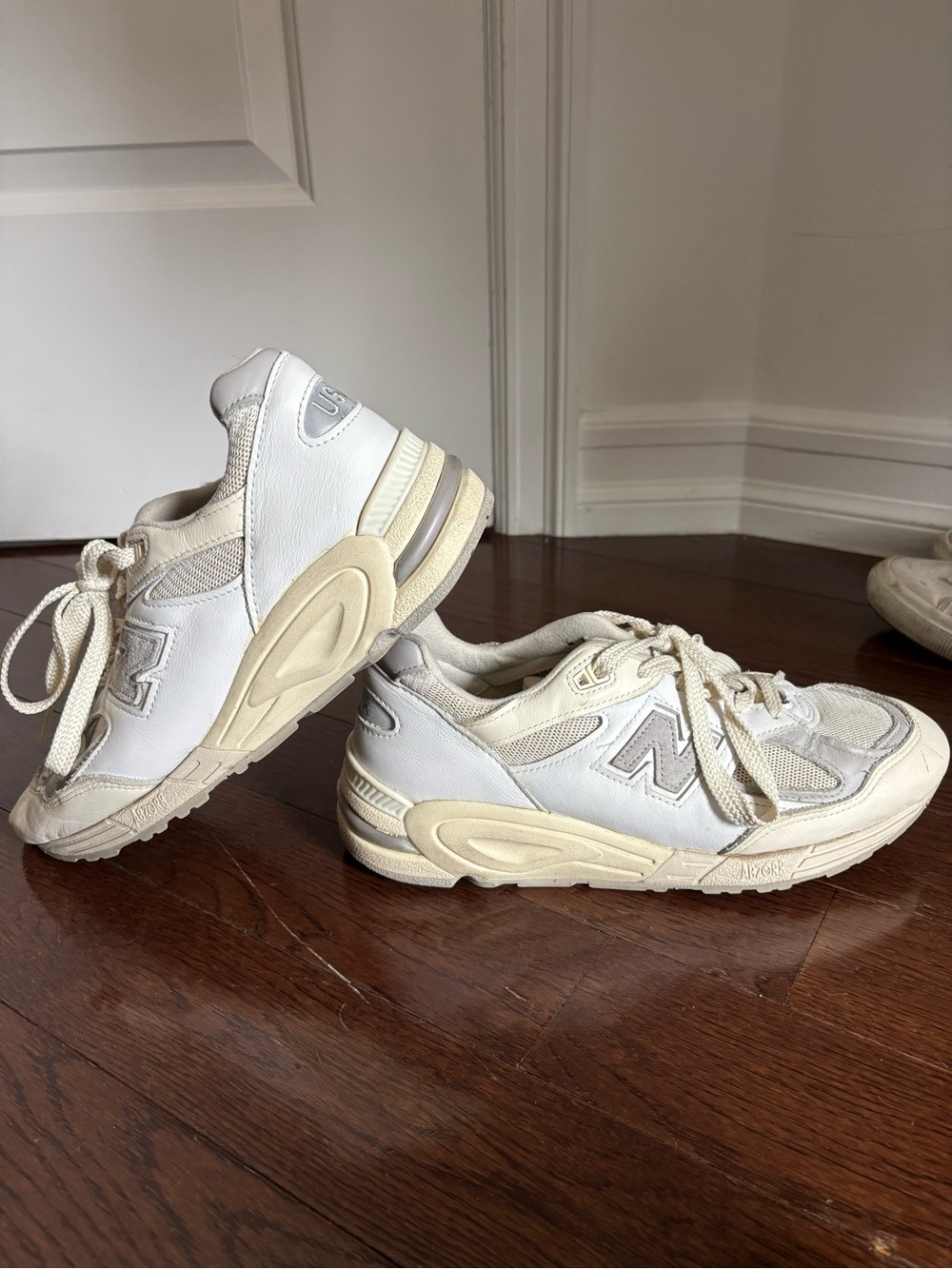 New Balance 990v2 - White/Cream/Grey - Men’s Size 9.5